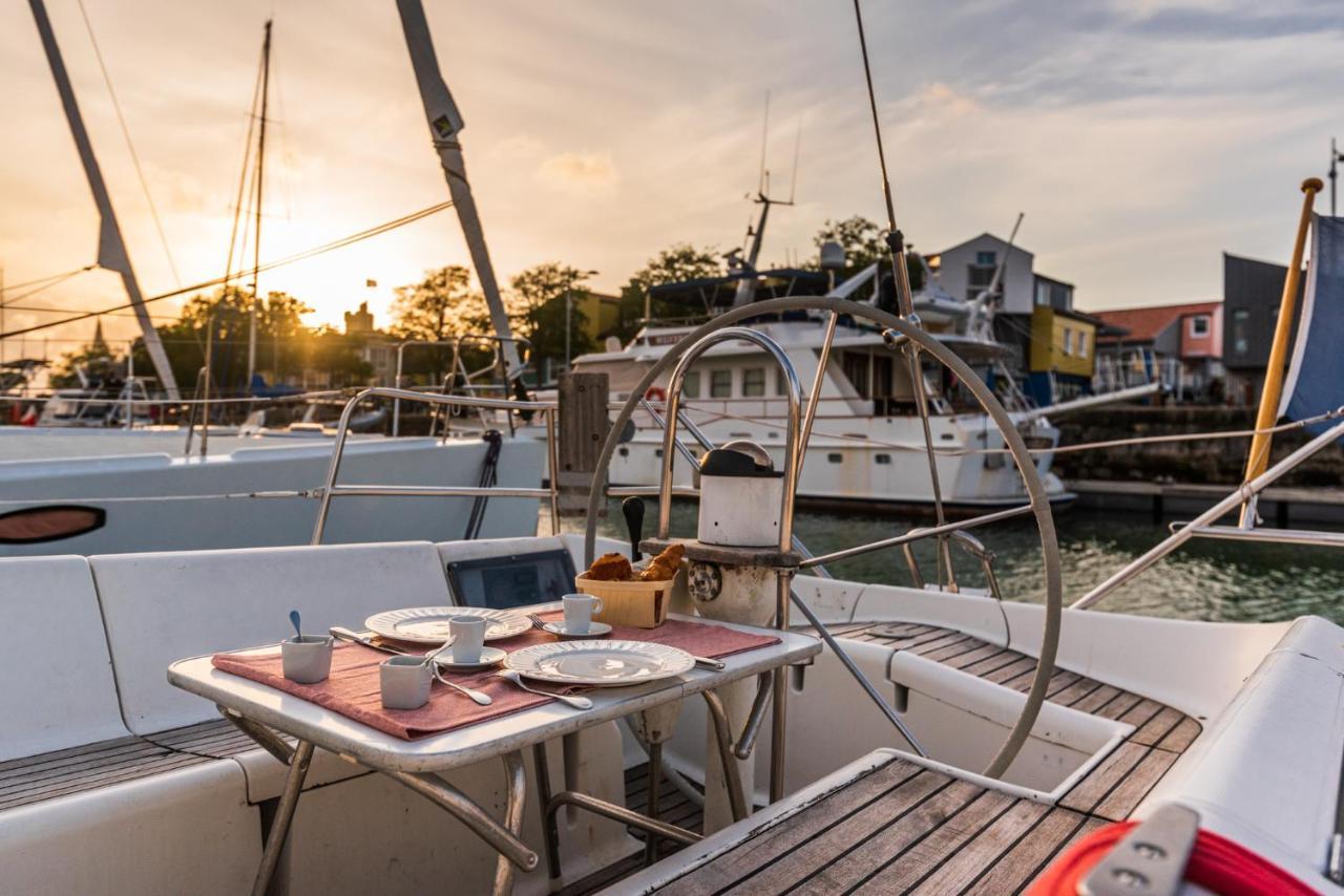 Nuit Sur Un Bateau Hotel ลาโรแชล ภายนอก รูปภาพ
